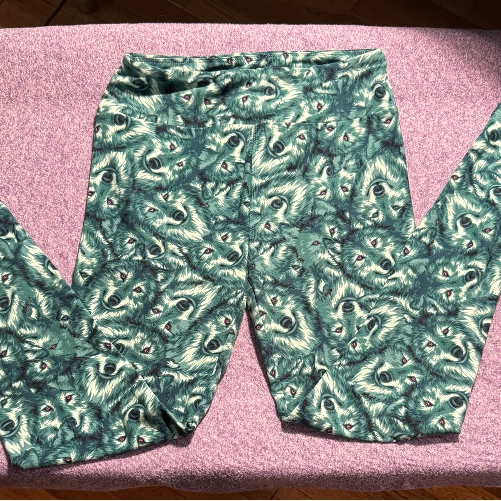 LuLaRoe Teal and Cream Wolf Face Leggings